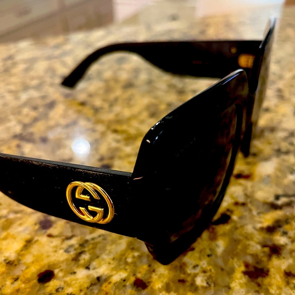 GUCCI wide lens sunglasses
